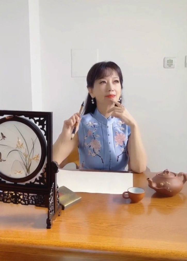 又有空間讓趙雅芝興之所至，即席揮毫！